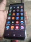 A picture of Samsung s8 ina krek kidogo kwenye mfuniko inatumika vizur tu