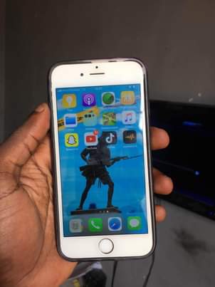A picture of iPhone 6plain