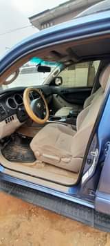 A picture of Toyota 4runner 04