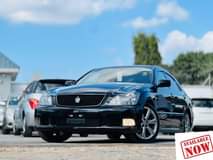A picture of Toyota crown ATHLET chases
