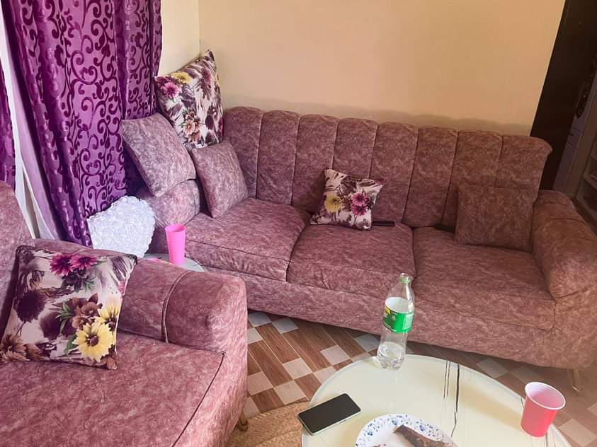 A picture of Sofa set