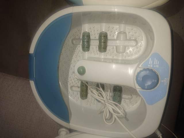 A picture of foot massager spa machine za massage na kusafisha miguu zinatumia