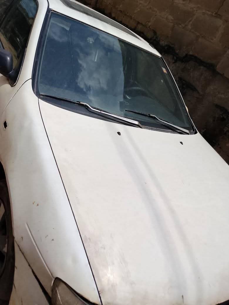 A picture of 2000 Nissan almera