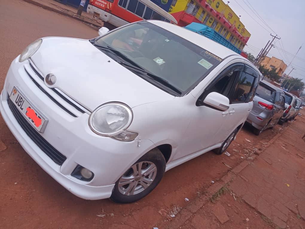 A picture of Toyota Sienta on sale at 16.5m Ugx only