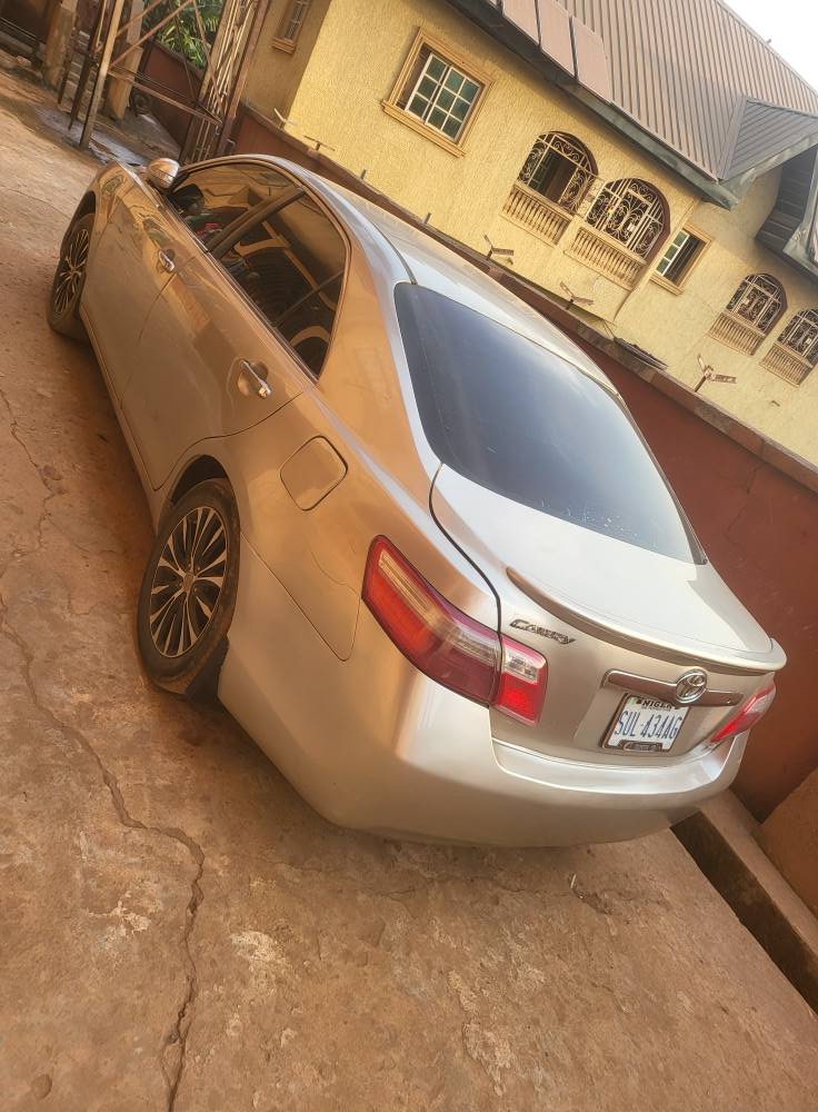 A picture of Toyota Camry 4