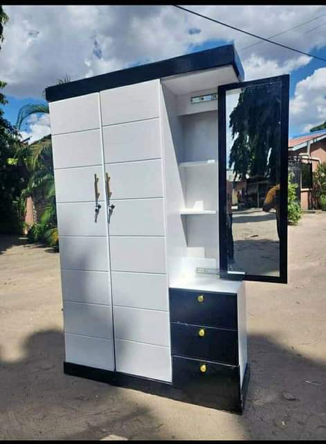 A picture of Kabati Slide Mirror