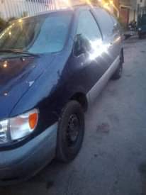 A picture of 2002 Toyota Sienna