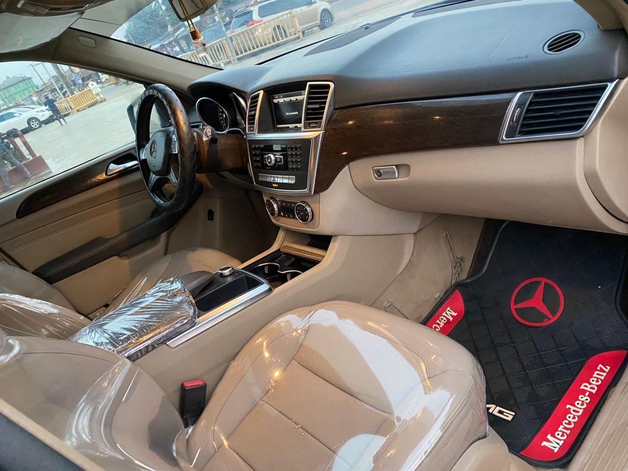 A picture of Mercedes Benz ml35o 2o14