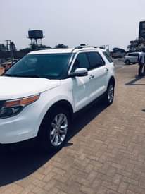 A picture of Ford Explorer V6