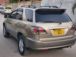 A picture of Toyota Harrier price 13.8M