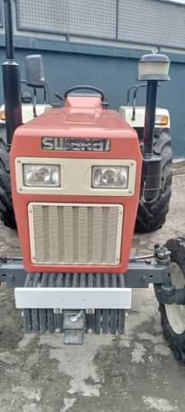 A picture of massey tracto nauza