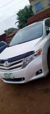 A picture of Neatly Used 2010 Toyota VENZA Fullest option with double sunroof