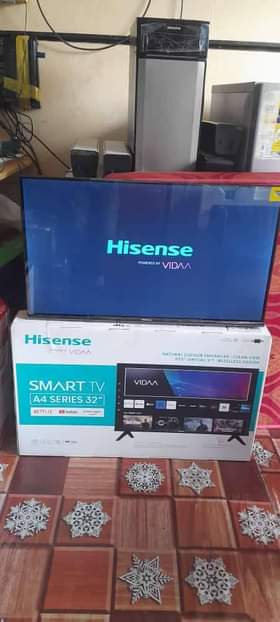 A picture of 32 inches Hisense smart tv on sale 500k