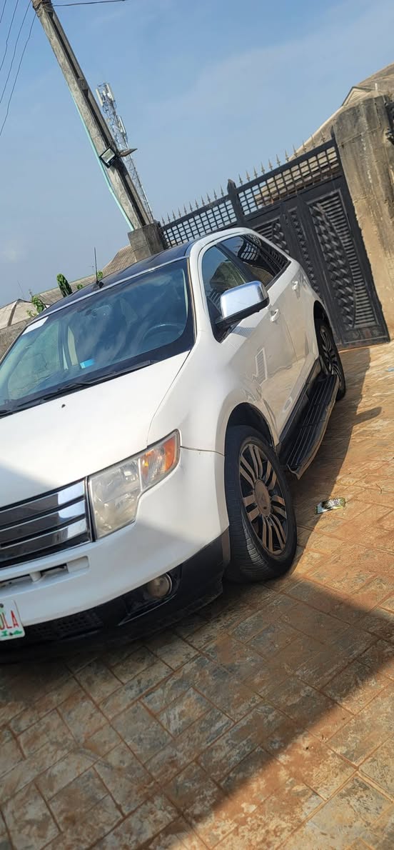 A picture of Ford edge 2009 everything working fine no single fault with