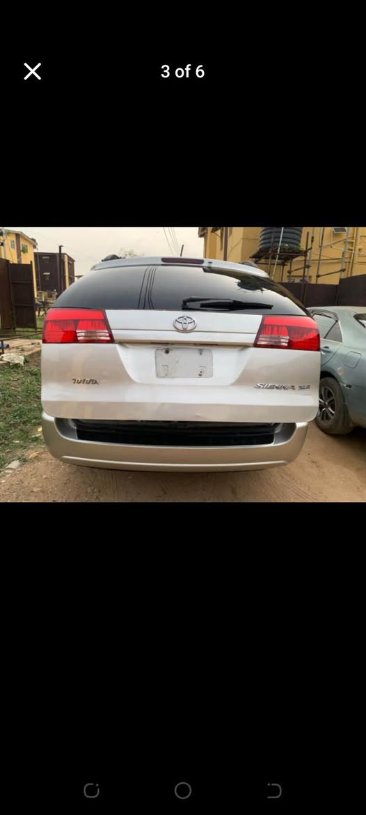 A picture of Toyota sienna with faulty gear box