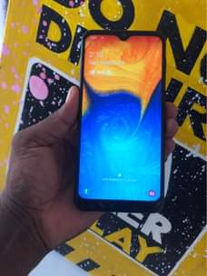 A picture of samsung A20