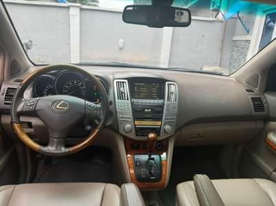 A picture of First body Reg 2009 Rx350