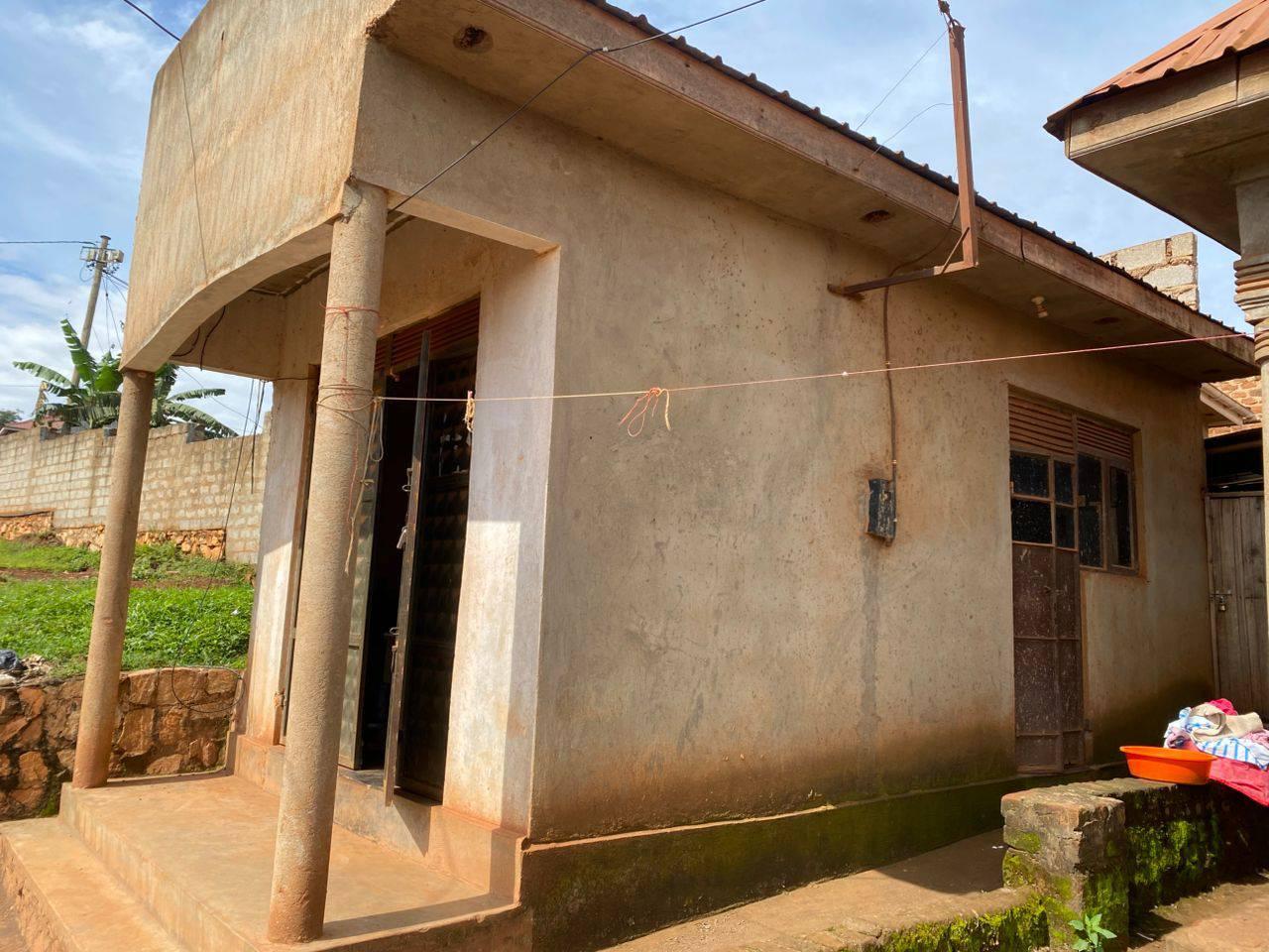 A picture of Quick sale in Commercial Shop Kawanda Kirinyabigo 18m Ugx Kola