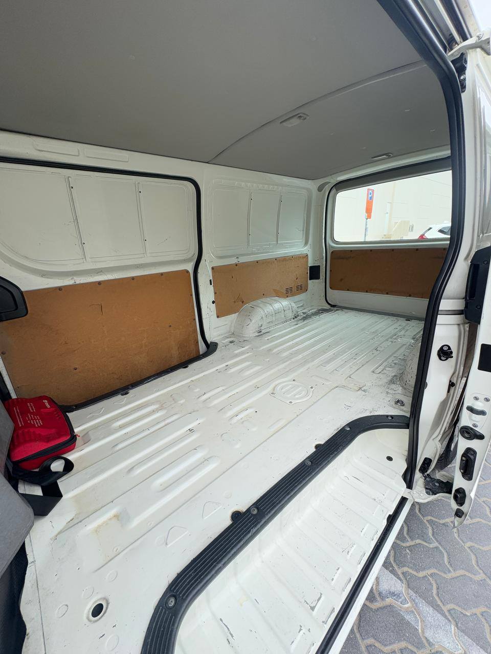 A picture of Toyota Hiace delivery van 2016 gcc 971566482809
