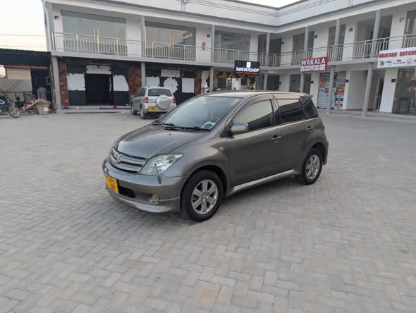 A picture of TOYOTA IST