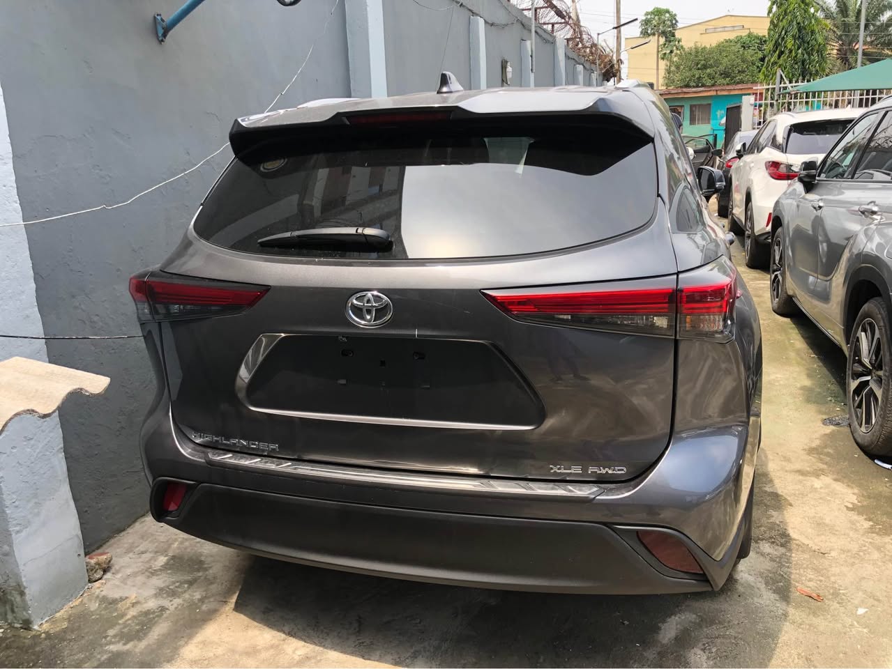 A picture of A FOREIGN USED 2023 TOYOTA HIGHLANDER XLE FOR SALE PRICE