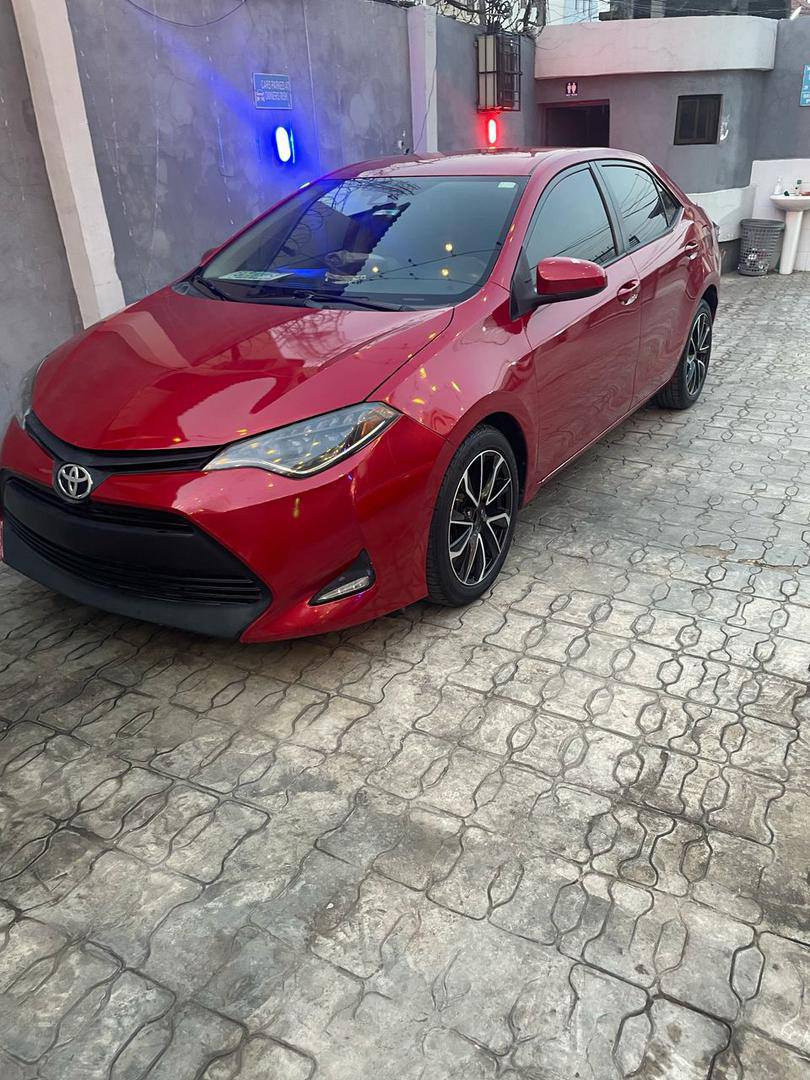 A picture of 2017 toyota corolla LE.