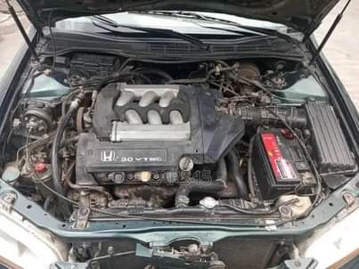 A picture of Honda Accord 2000 V6 engine