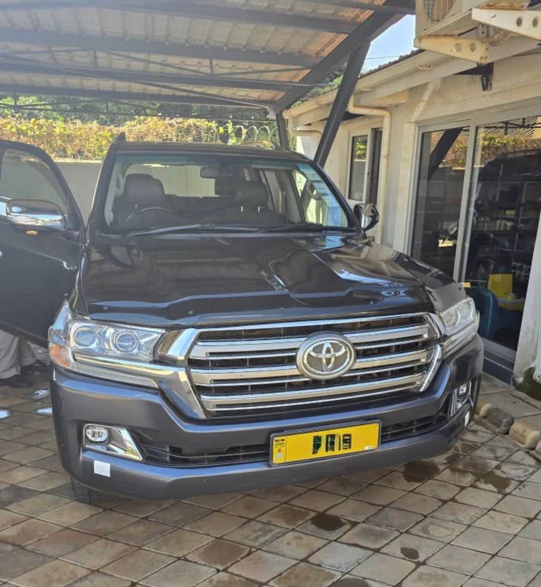 A picture of LAND CRUISER V8 200 SERIES DIESEL FOR SALE