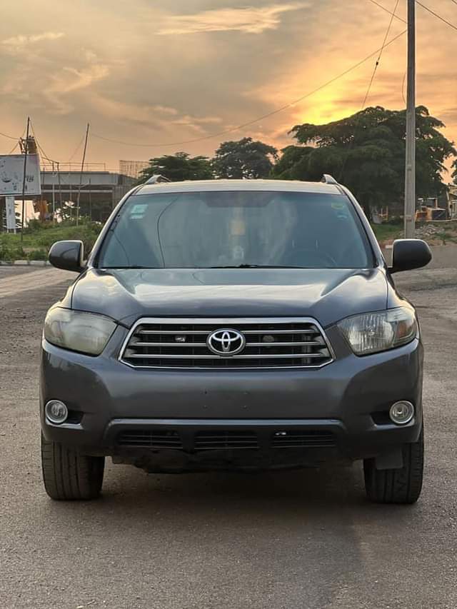 A picture of NEATLY USED 2010 TOYOTA HIGHLANDER