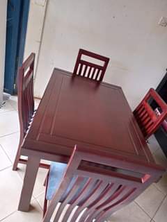 A picture of Dinning table 4seaters