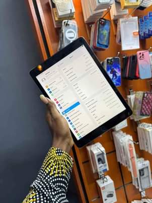 A picture of iPad Air 2 64GB CELLULAR