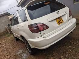 A picture of TOYOTA HARRIER 12 000 000 2000 MODEL 3 0CC CALL