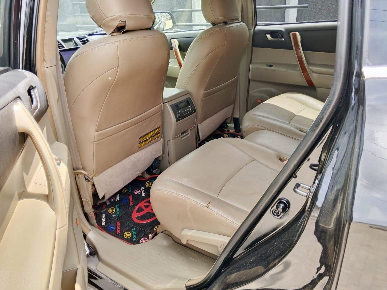 A picture of Distress sales Toyota high lander 2009 model in a very
