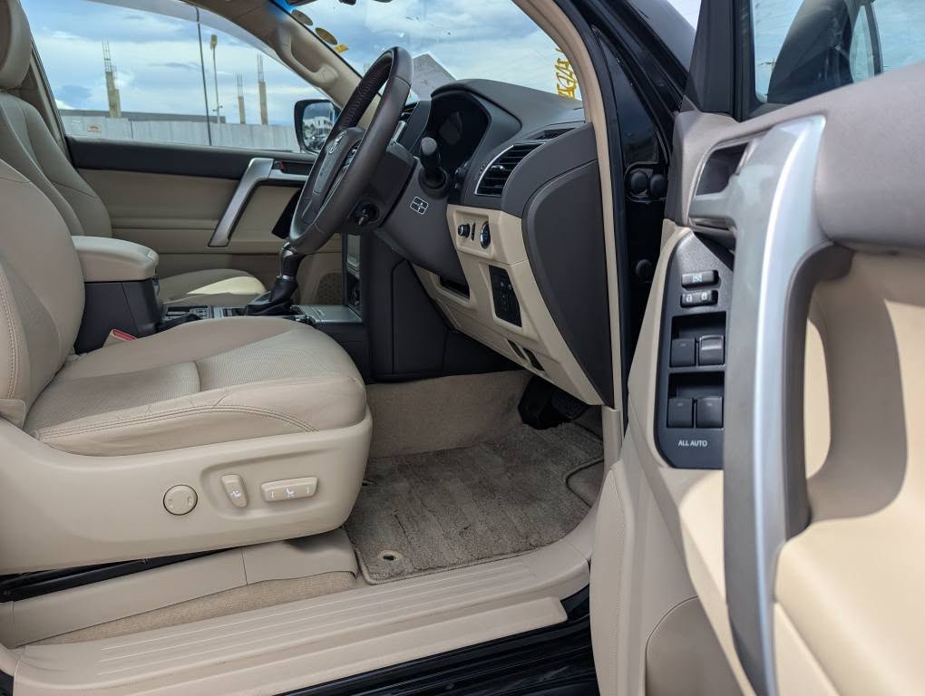 A picture of TOYOTA PRADO 150