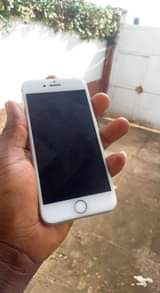 A picture of IPhone 7 UK use available