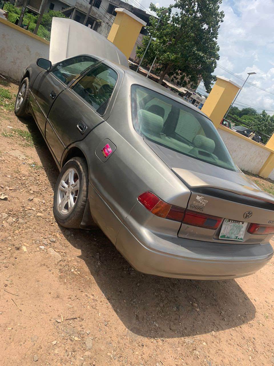 A picture of Toyota Camry pencil 2000