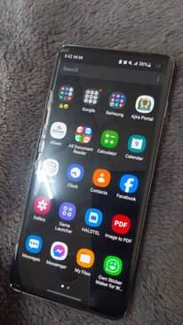 A picture of Samsung galaxy s10 plain