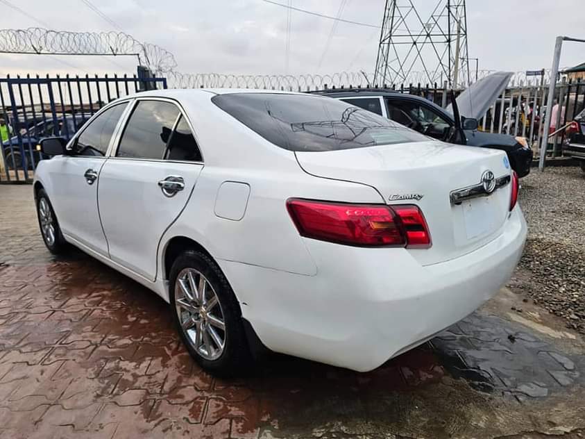 A picture of TOYOTA CAMRY 2009