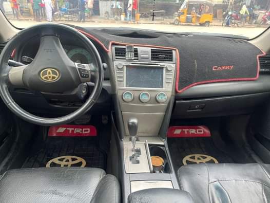 A picture of dealer market... Sport Toyota camry 08.... Everything working perfectly Buy