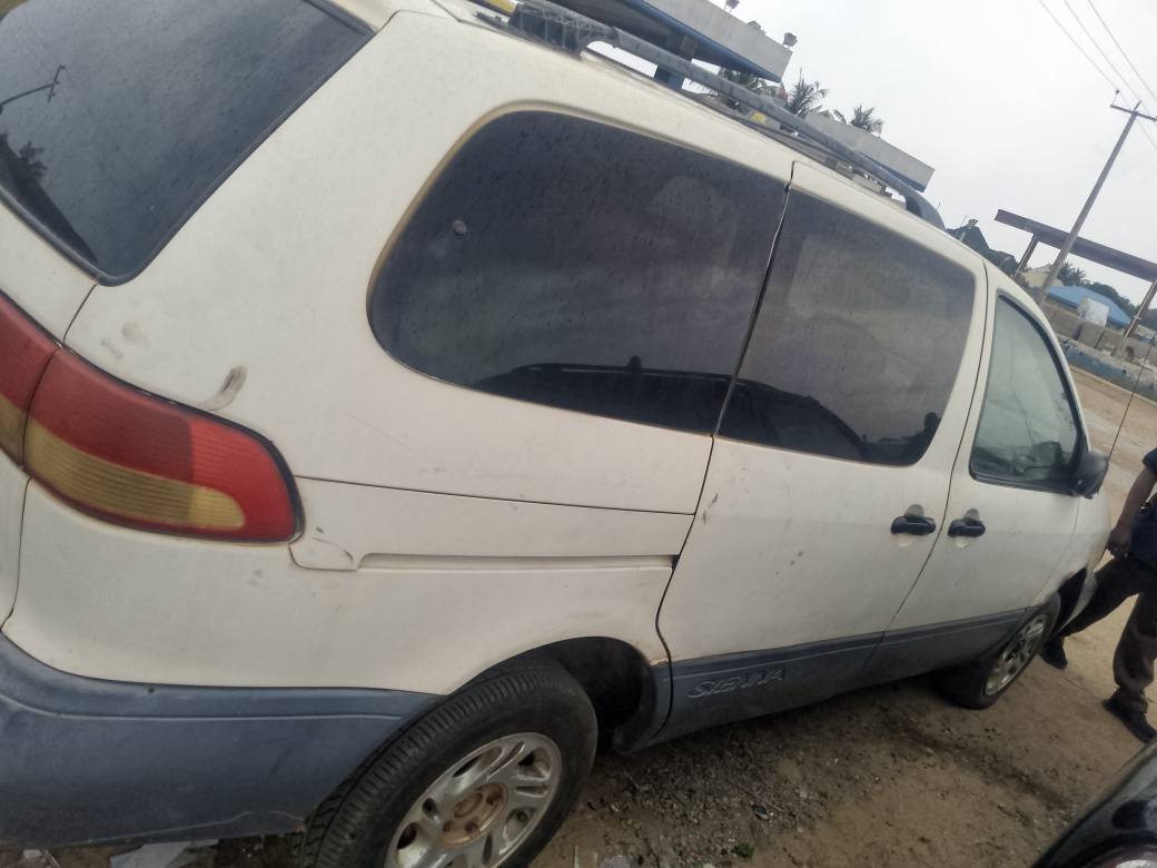 A picture of Toyota Sienna 07043283348