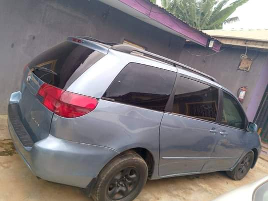 A picture of 2005 Toyota Sienna 84649