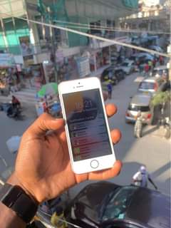 A picture of iPhone SE 64GB
