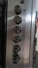 A picture of blue flame 1 electric plate 3 gass and electric oven
