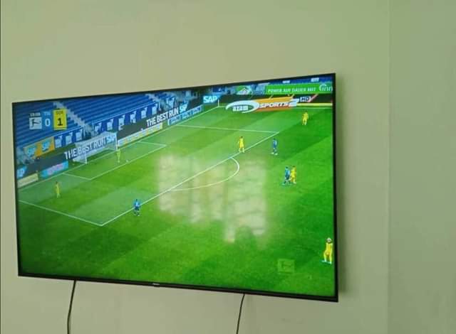 A picture of Hisense inch 65 4k Tsh 1 200 000