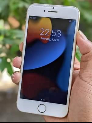 A picture of iPhone 7plain gb 32