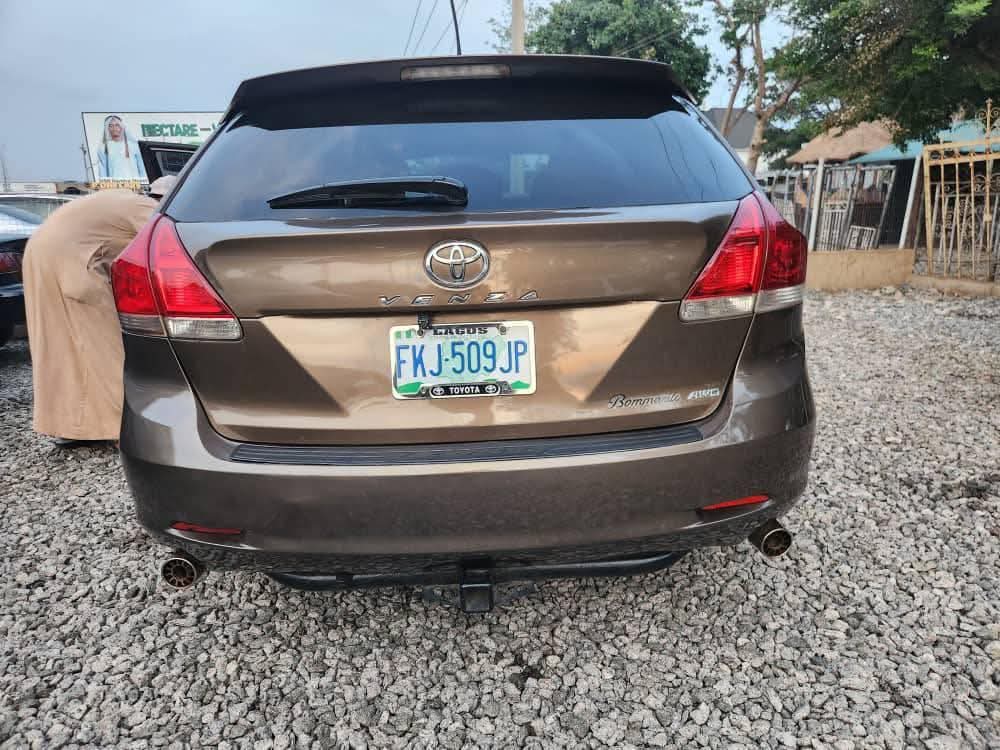A picture of Super distress Toyota venza 2010 model