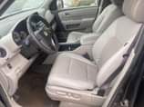 A picture of Honda pilot 2010 very clean everything working perfectly AC chilling