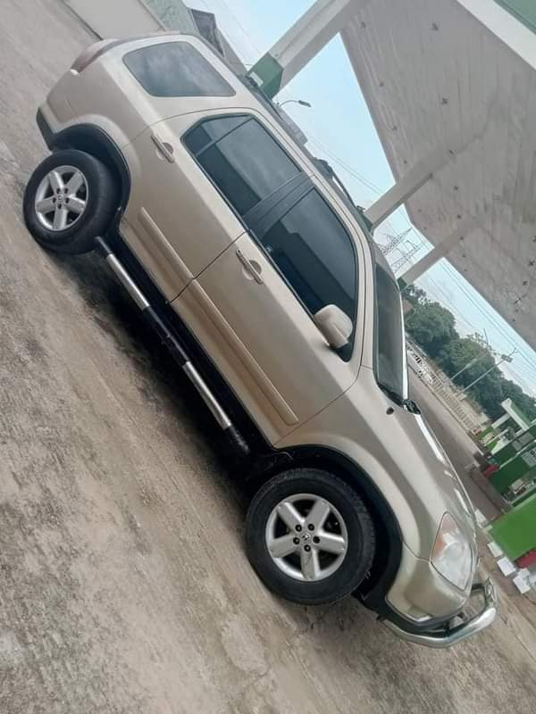 A picture of Honda CRV 2004 model . 4 plugs... Everything working perfectly