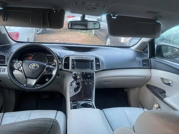 A picture of Toyota Venza 2014