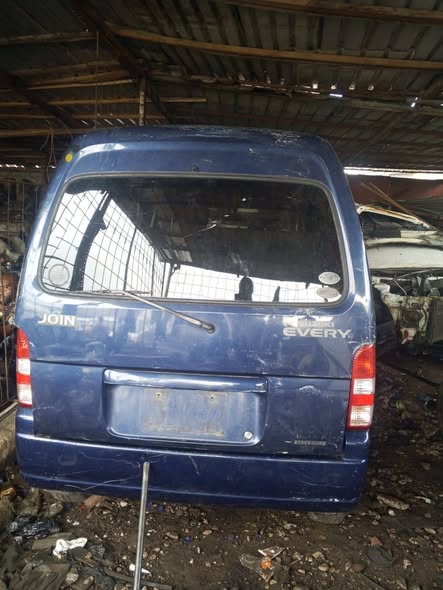 A picture of Suzuki Every 2008 blue